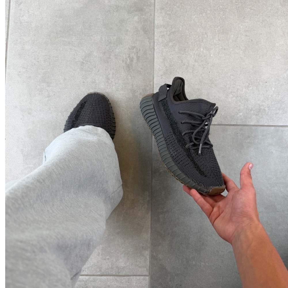 Mens Dark Gray Knit Low Top Sneakers Yeezy 350 Style Size 8.5 Streetwear Trainer